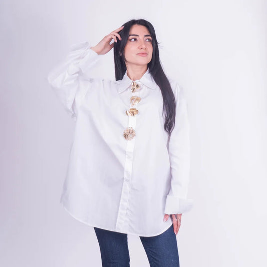 Blusa Blanca Oversize con Maxi Prendedores Dorados