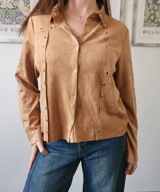 Sobrecamisa Efecto Gamuza Camel con Tachas