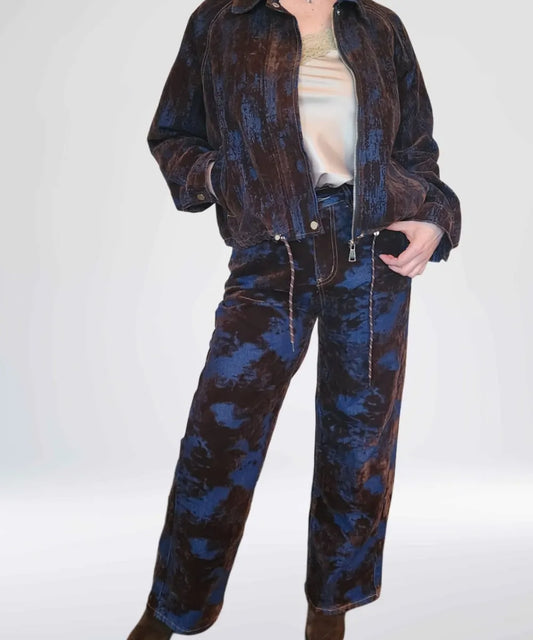 Pantalón mezclilla aplicaciones terciopelo café