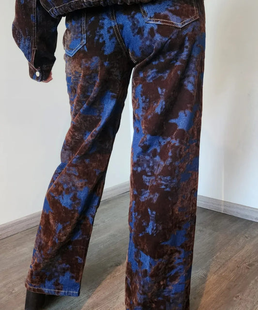 Pantalón mezclilla aplicaciones terciopelo café