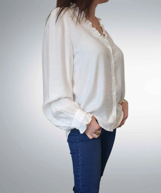 Blusa blanca con vuelitos