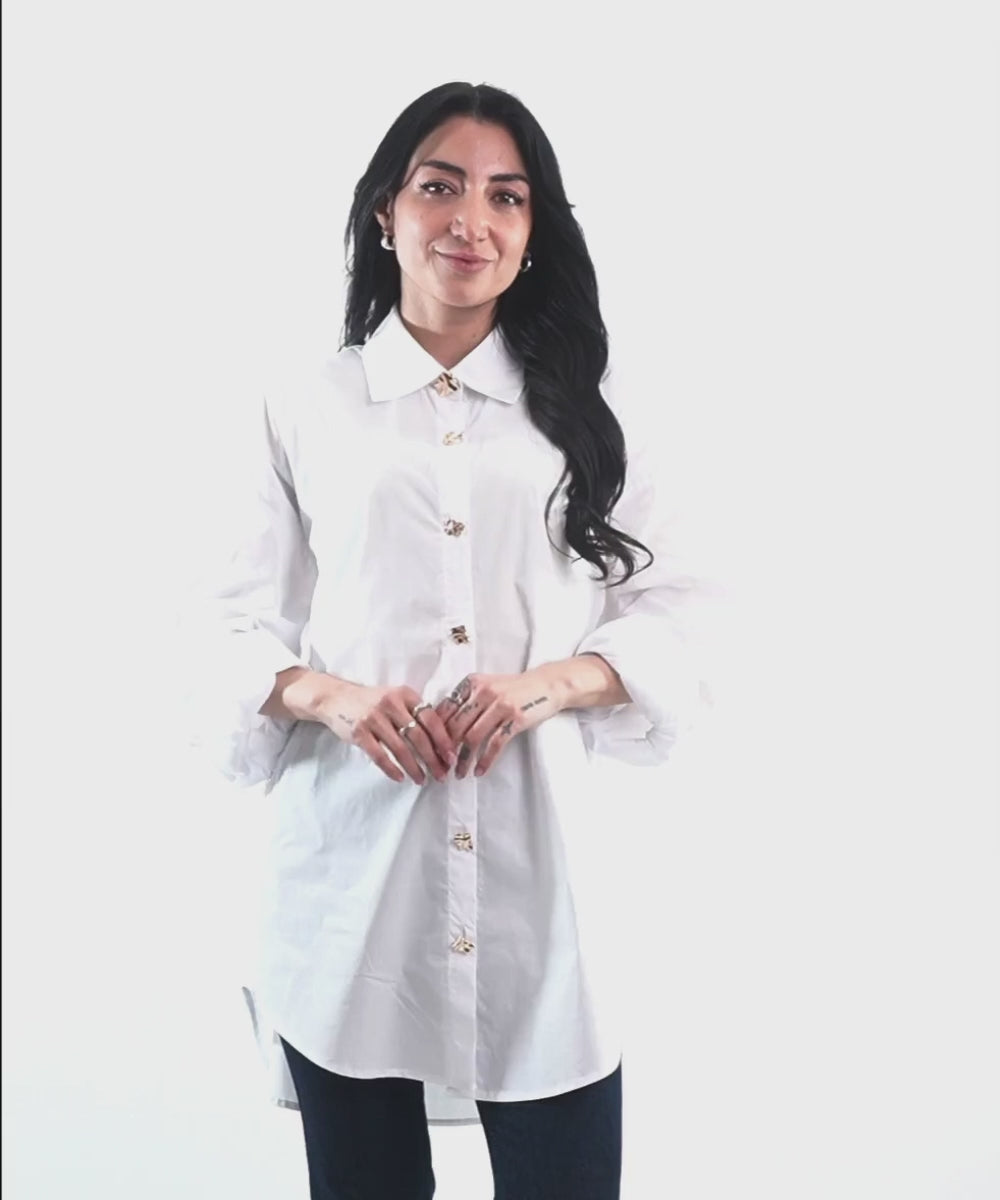 Blusa Italiana Blanca Larga con Botones Dorados